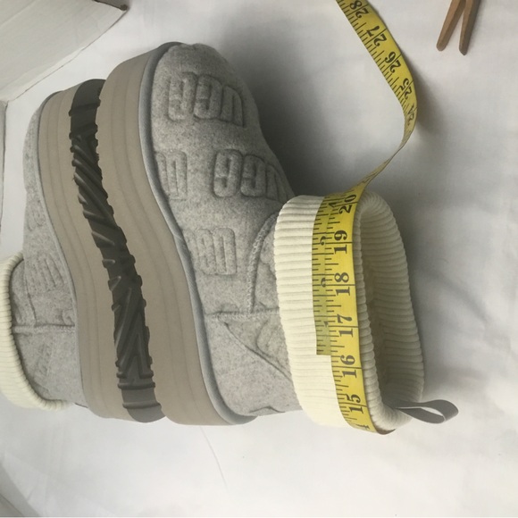 UGGS BOOTS - Picture 10 of 16